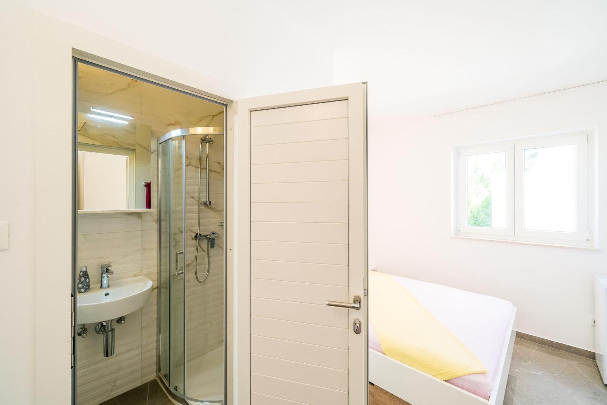 Rooms & Apartments Barisic Mlini Phòng bức ảnh